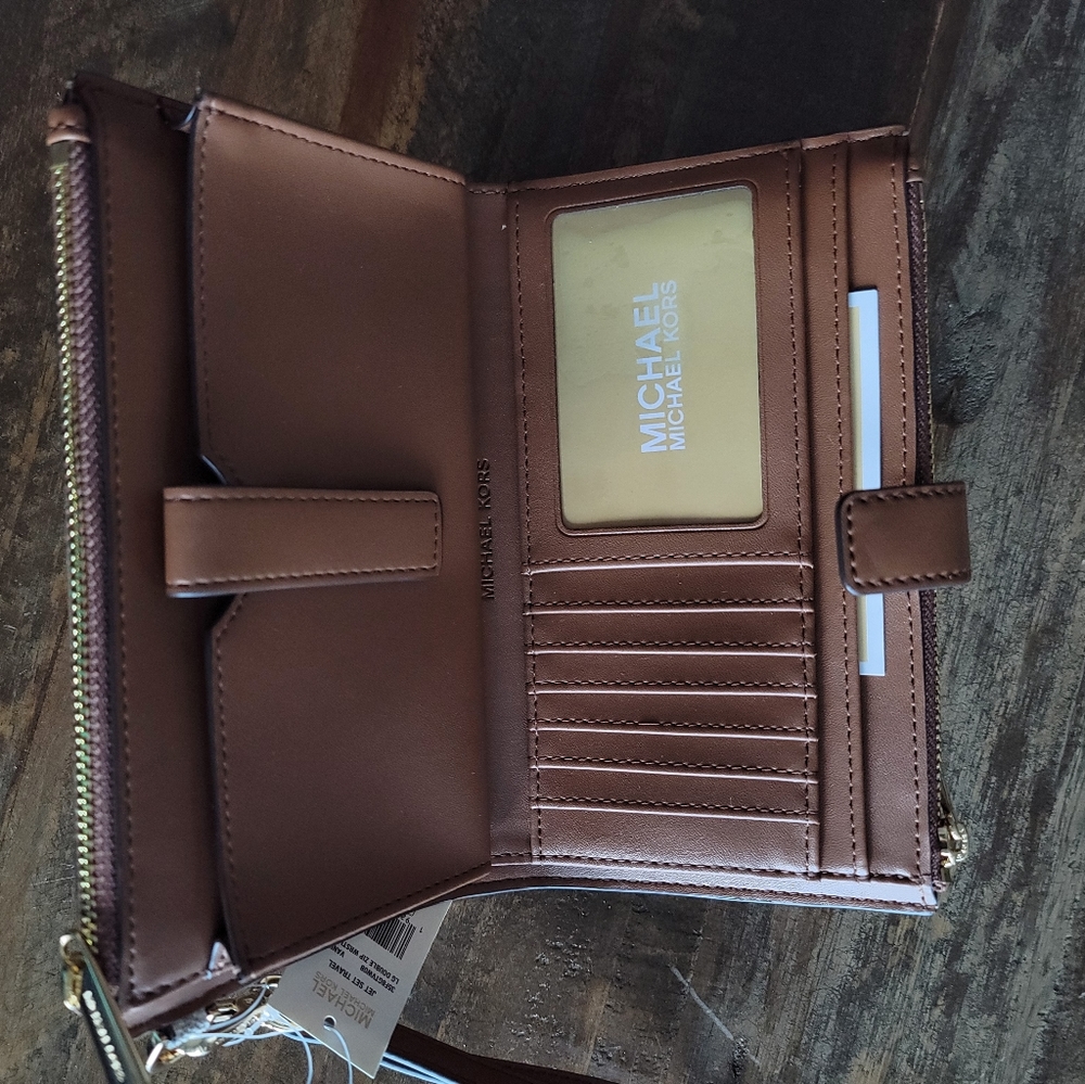 💥NEW! Michael Kors Wristlet - Picture 5 of 10